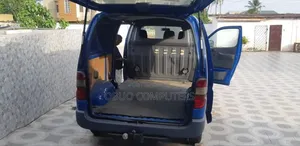Toyota HiAce 2012 Blue