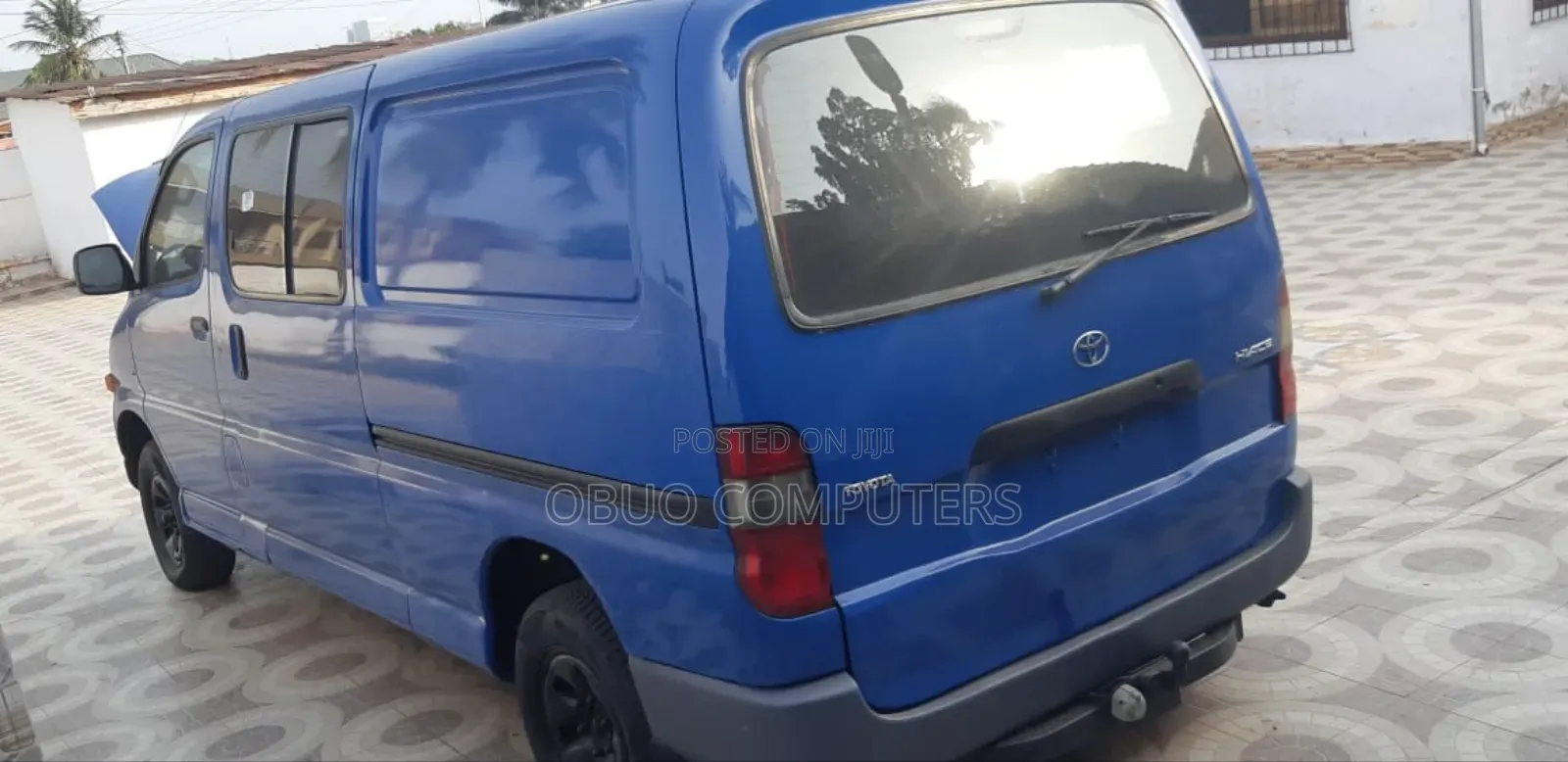 Toyota HiAce 2012 Blue