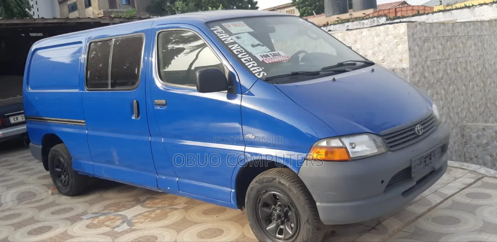 Toyota HiAce 2012 Blue