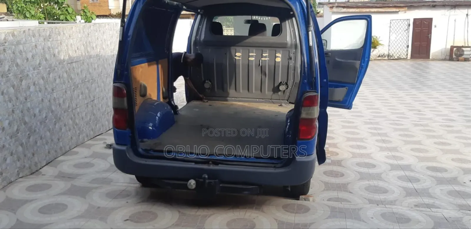 Toyota HiAce 2012 Blue