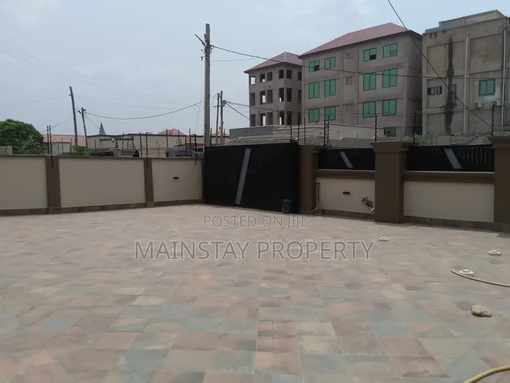 3bdrm House in Ashaley Botwe for sale