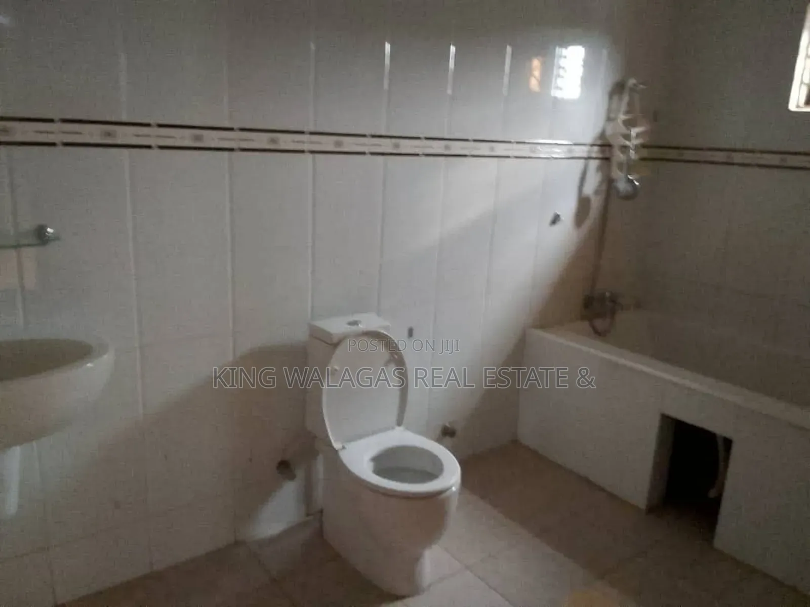 4bdrm House in New Legon Near Lake, Adenta for sale