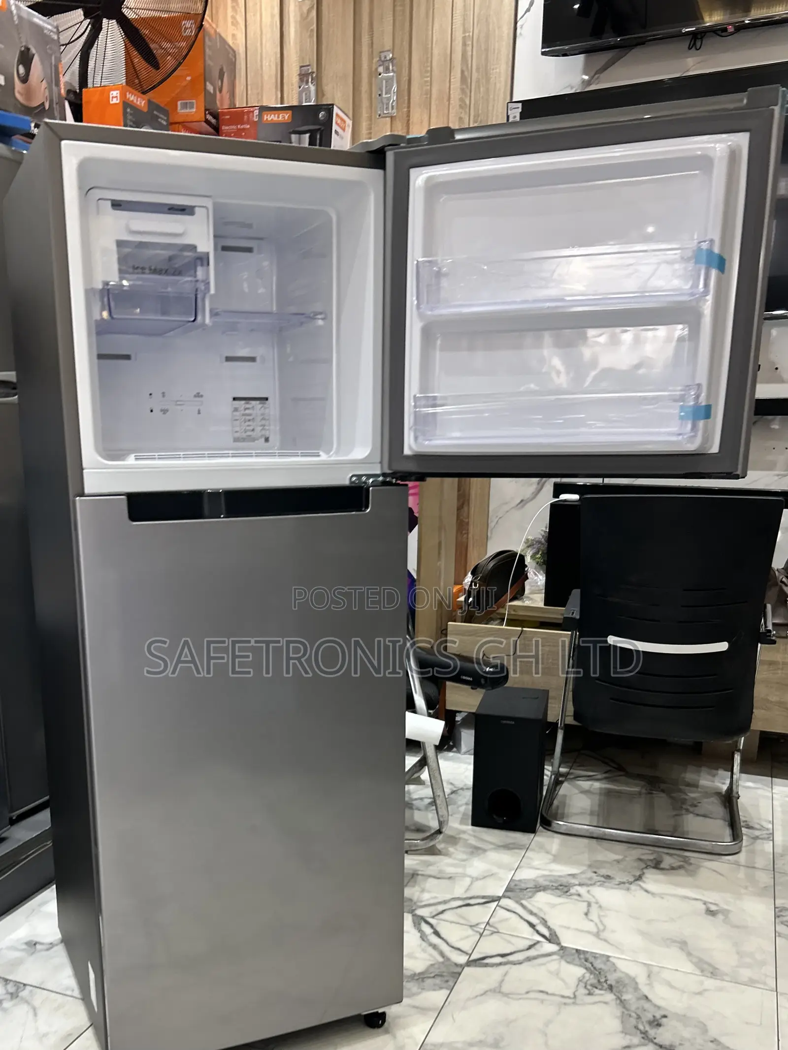 Try Out Doubledoor Grey Top Mount Samsung Rt-28 236 Liters Fridge