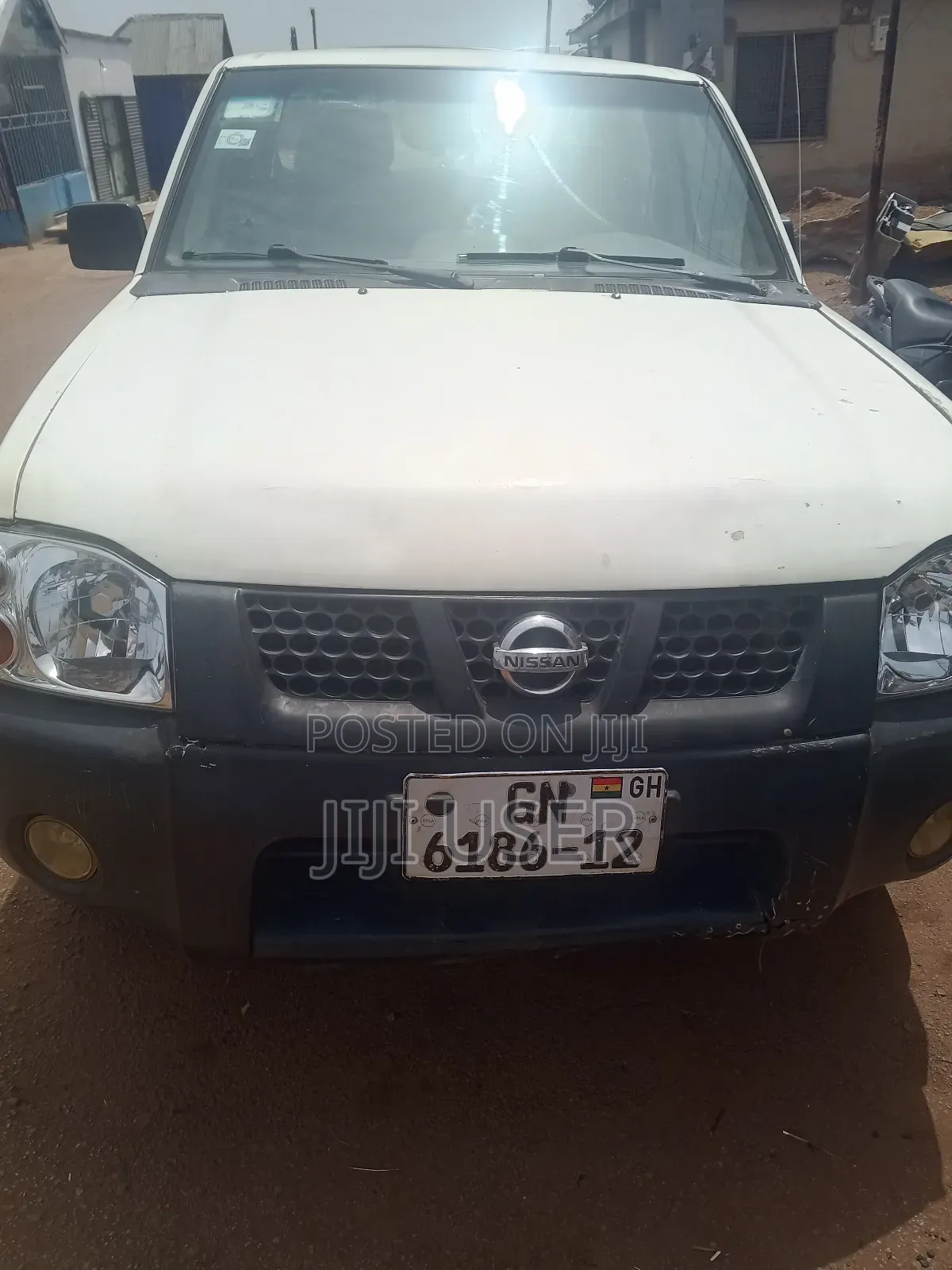 Nissan Hardbody 2012 White