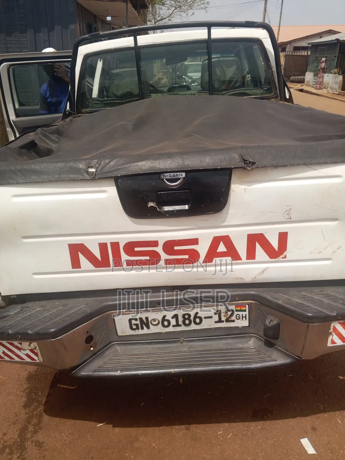 Nissan Hardbody 2012 White