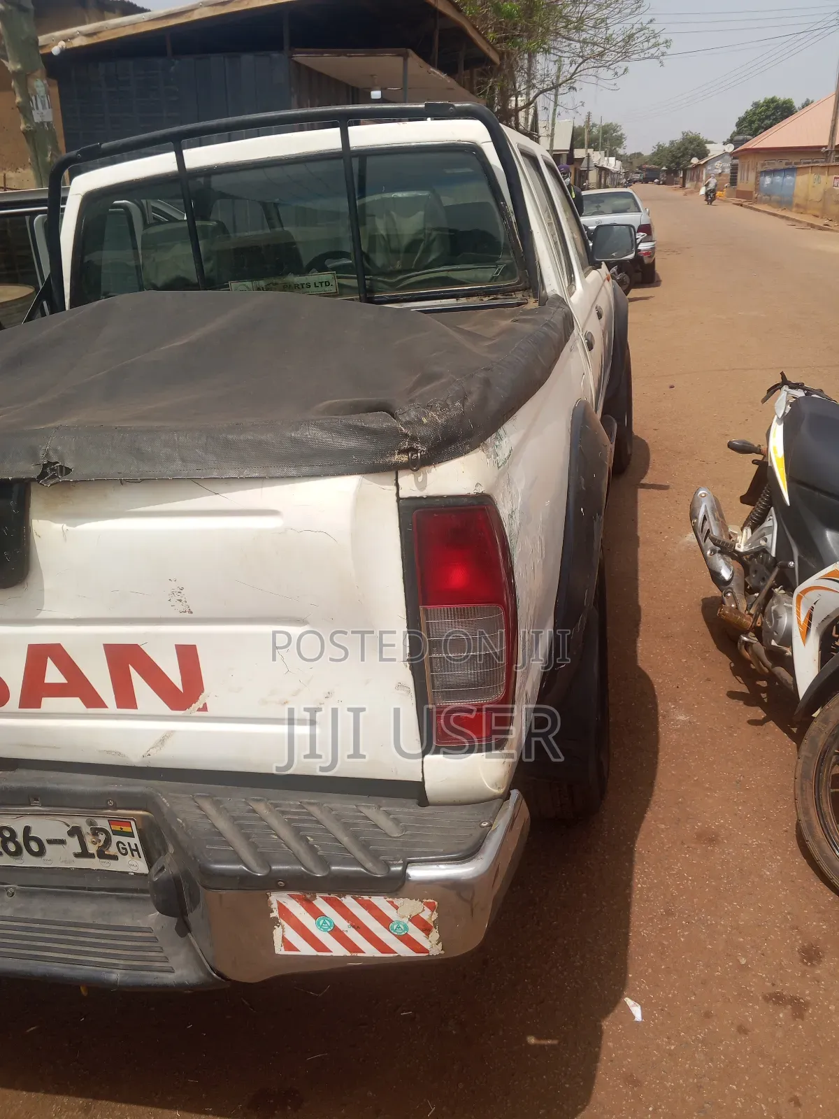 Nissan Hardbody 2012 White