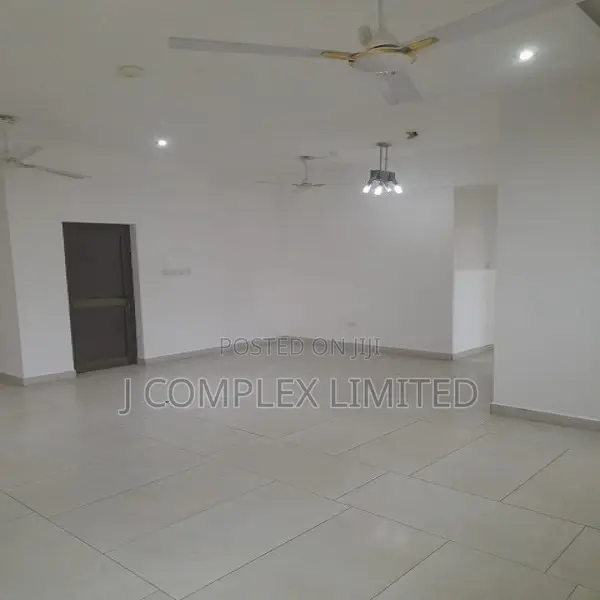 3bdrm Apartment in North Ridge for rent