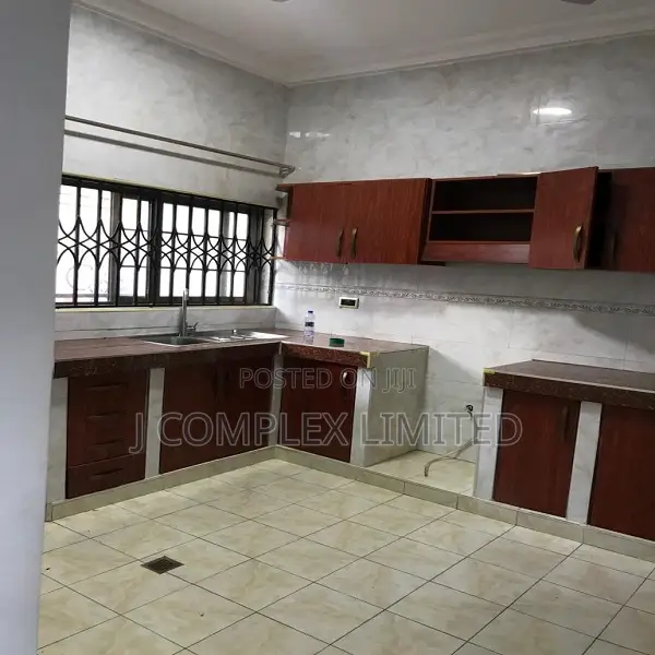 4bdrm House in North Ridge for sale