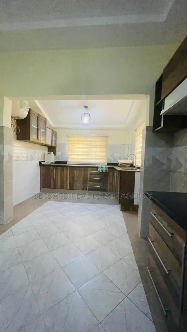 5bdrm House in Sefdard Properties, Achimota for rent
