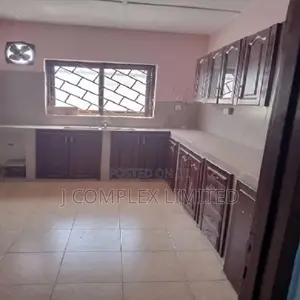 5bdrm House in North Ridge for rent