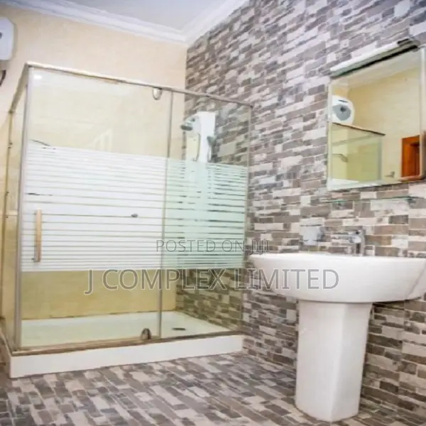 5bdrm House in North Ridge for sale