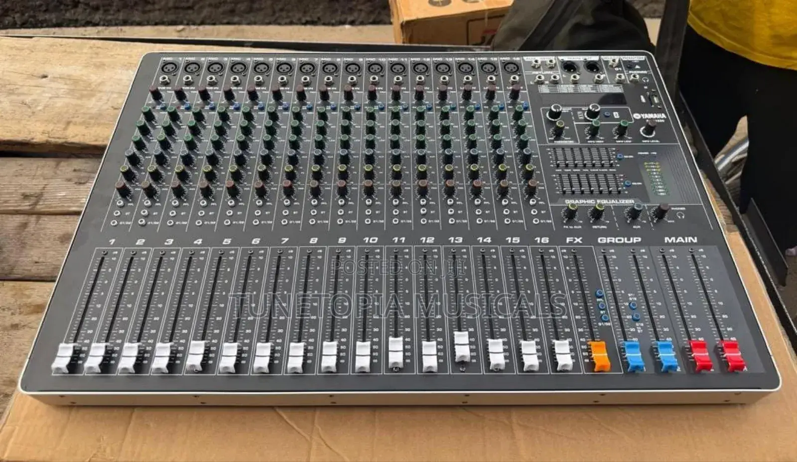 Yamaha Smx1600 16-channel Analog Mixer With Usb And Bluetooth
