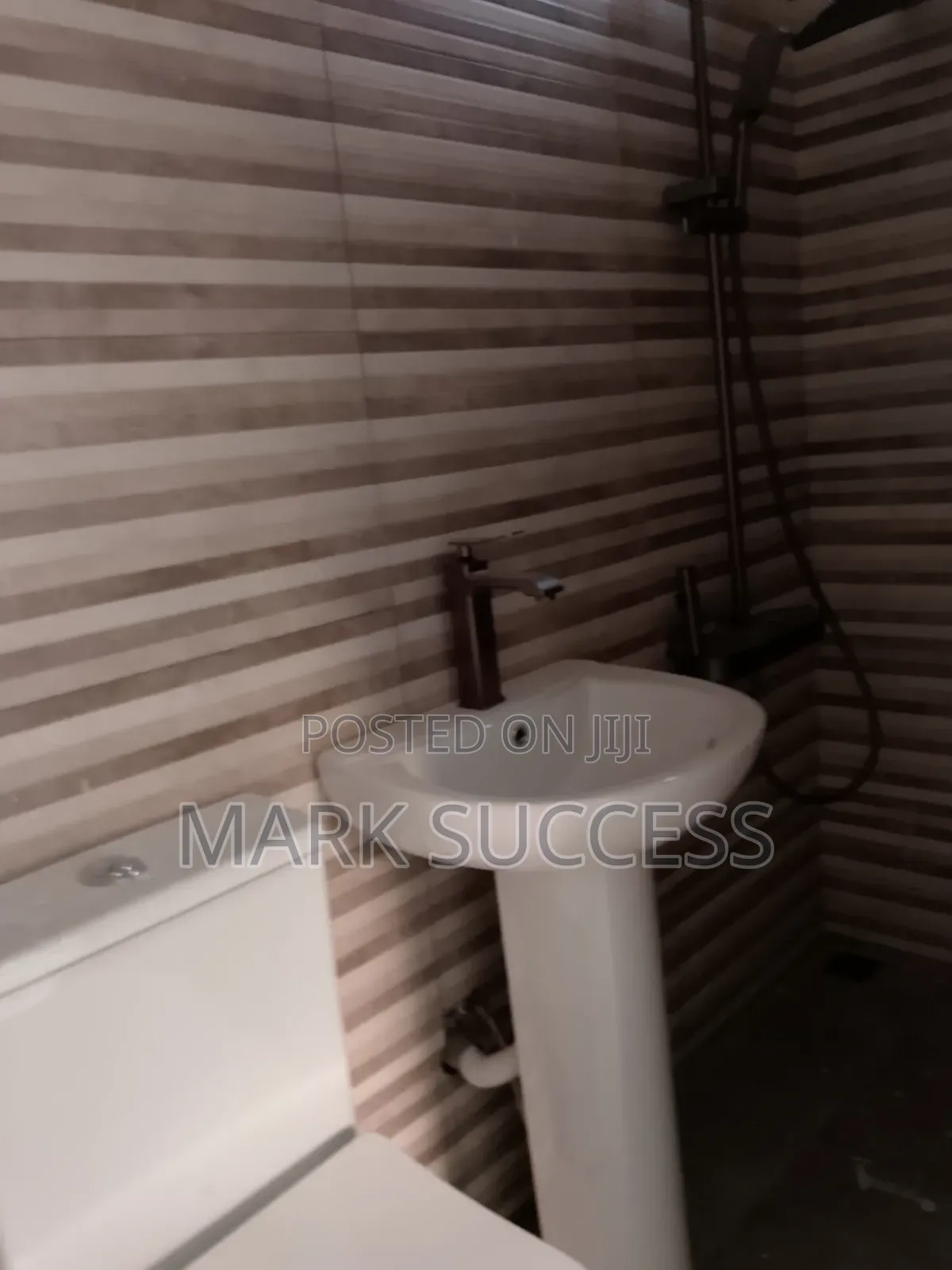 2bdrm Apartment in West Hills Mall Area for rent