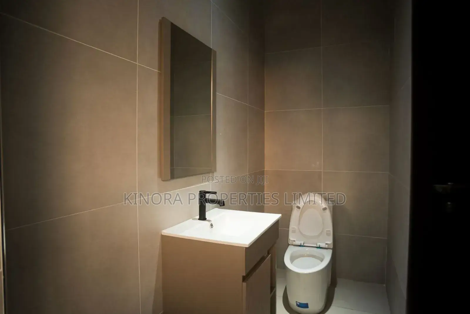 4bdrm Duplex in School Junction for sale