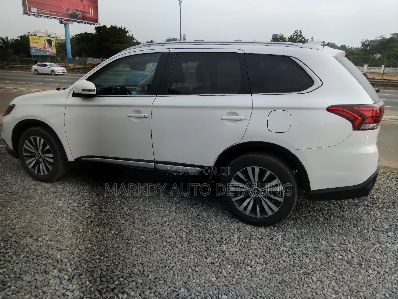 Mitsubishi Outlander 2019 White