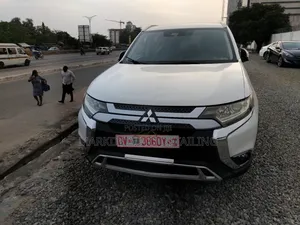 Mitsubishi Outlander 2019 White