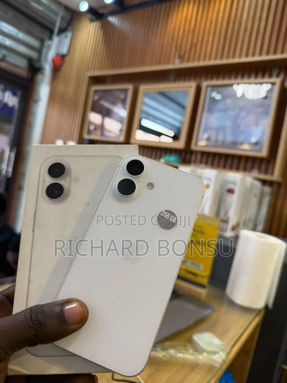 New Apple iPhone 16 128 GB White