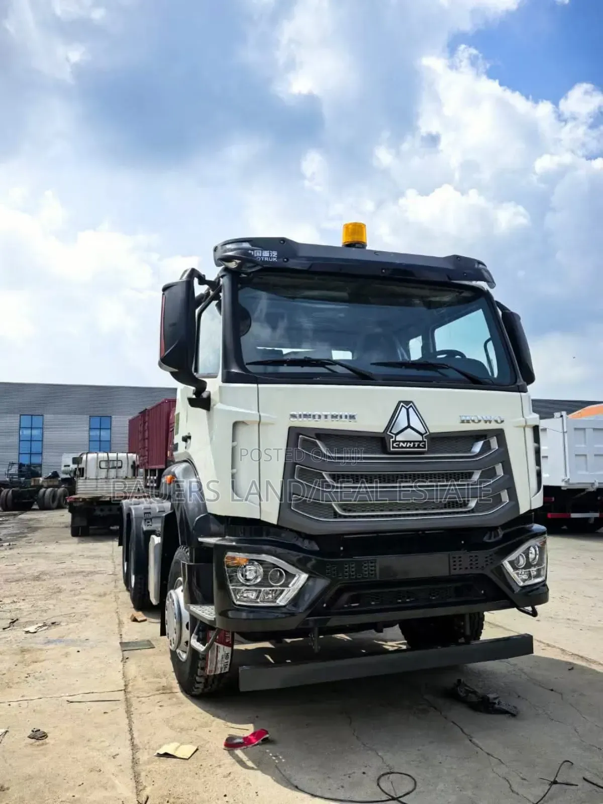 Sinotruk N7 8×4 Trucks