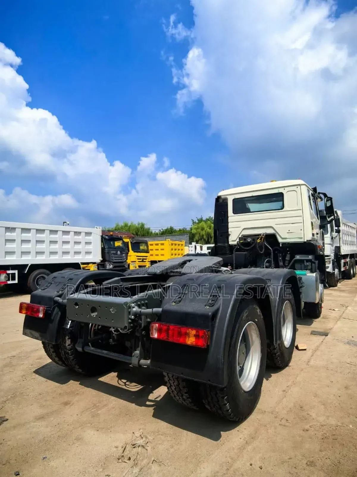 Sinotruk N7 8×4 Trucks