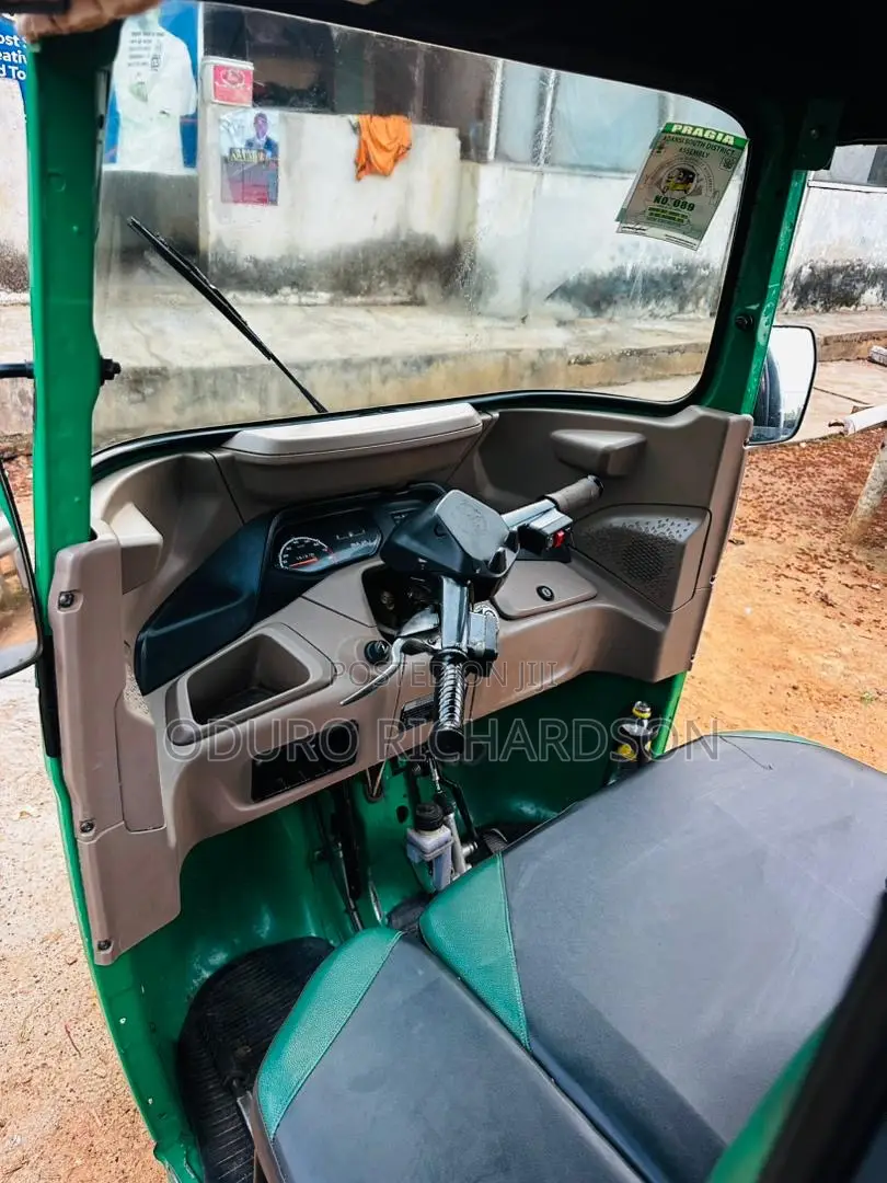 Bajaj RE 2025 Green
