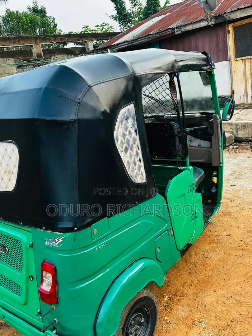 Bajaj RE 2025 Green