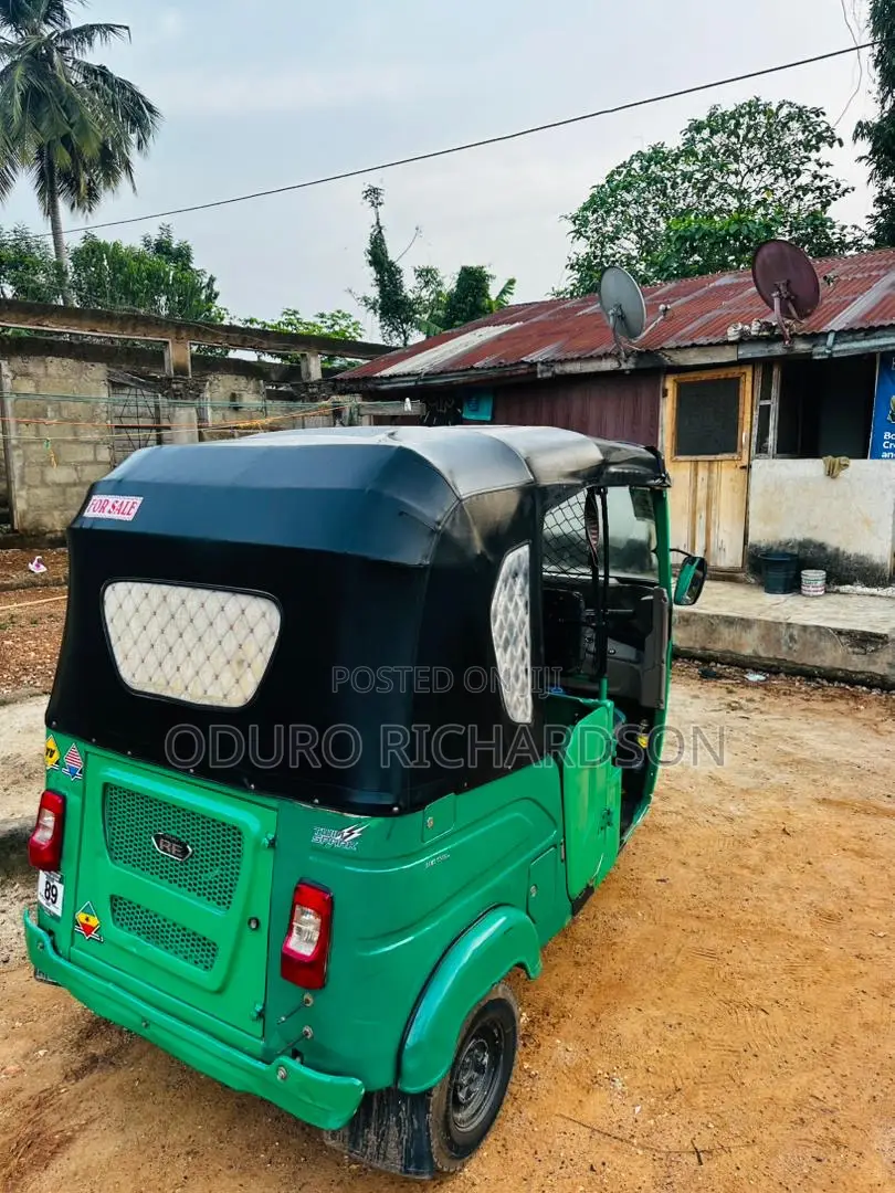 Bajaj RE 2025 Green