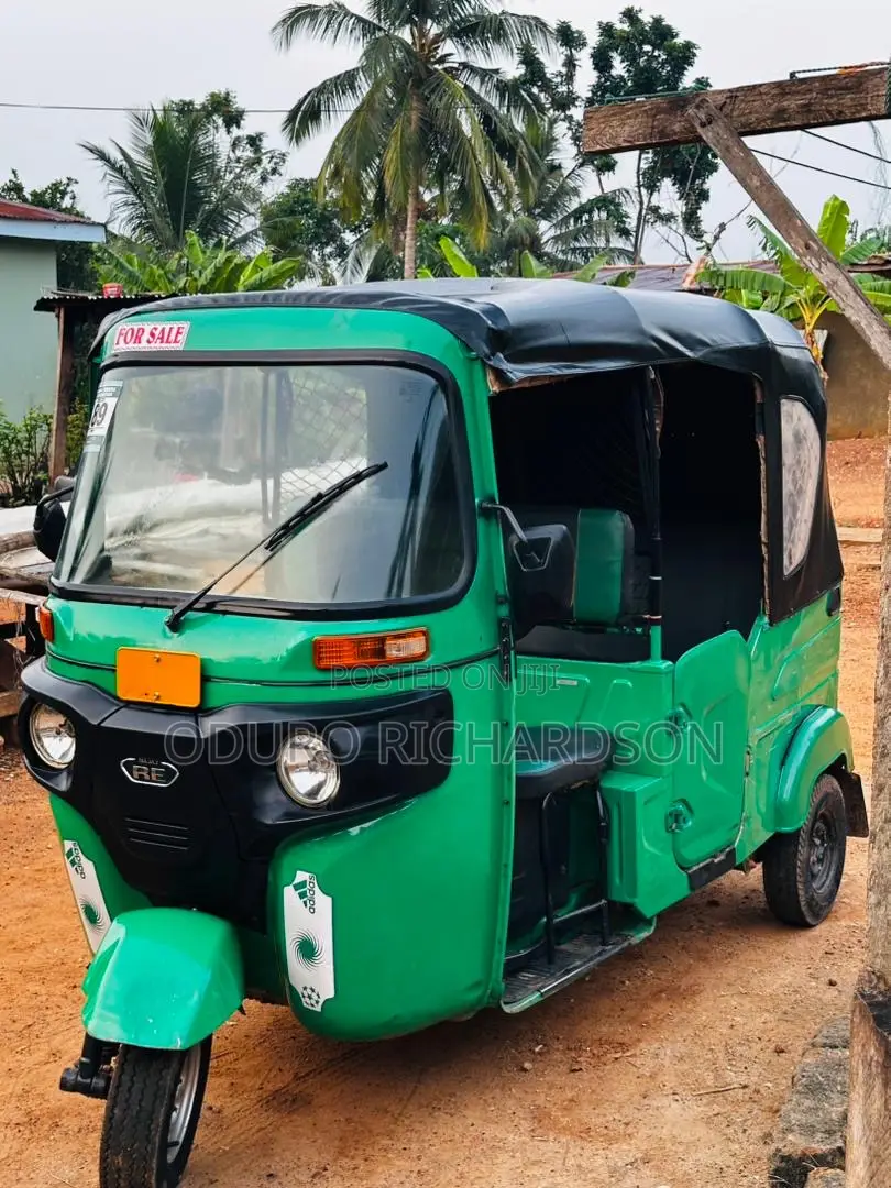 Bajaj RE 2025 Green