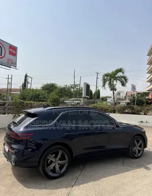 Genesis GV70 2.5T AWD 2023 Blue