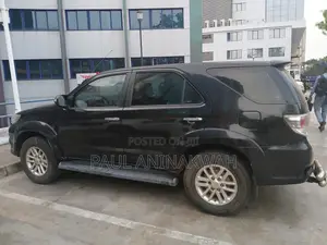 Toyota Fortuner 2.7 AWD 2012 Black