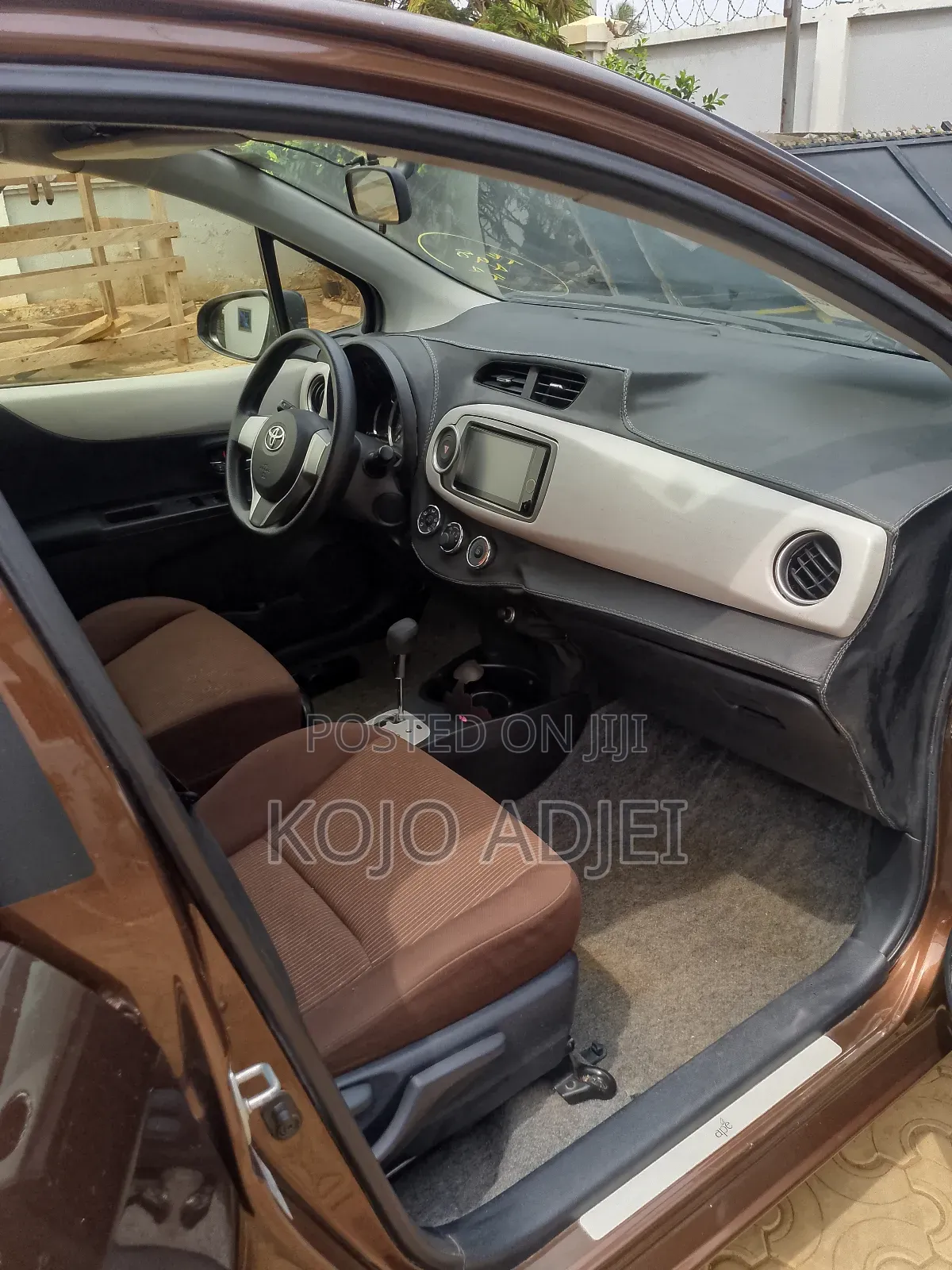 Toyota Vitz 1.3 FWD 5dr 2014 Brown
