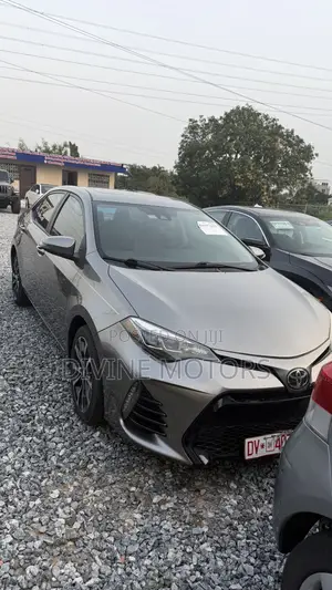 Toyota Corolla SE (1.8L 4cyl 2A) 2018 Gray