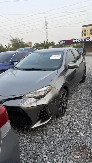 Toyota Corolla SE (1.8L 4cyl 2A) 2018 Gray