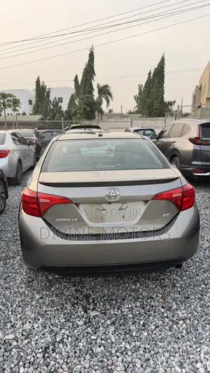 Toyota Corolla SE (1.8L 4cyl 2A) 2018 Gray
