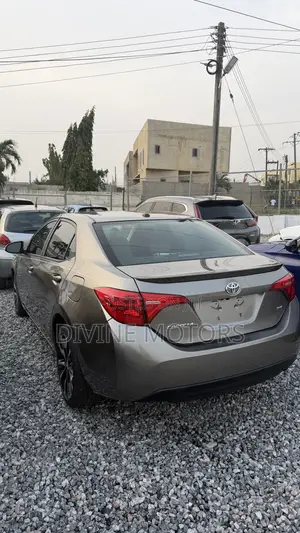 Toyota Corolla SE (1.8L 4cyl 2A) 2018 Gray