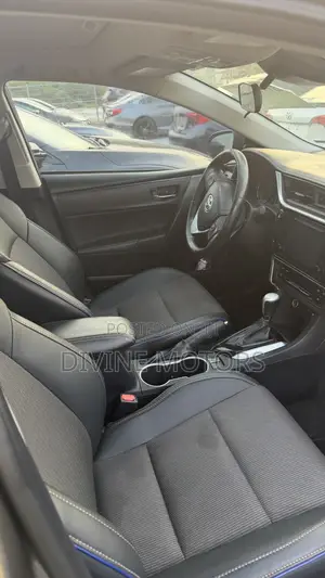 Toyota Corolla SE (1.8L 4cyl 2A) 2018 Gray