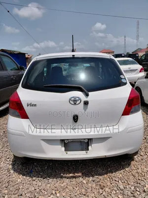 Toyota Vitz 2010 White