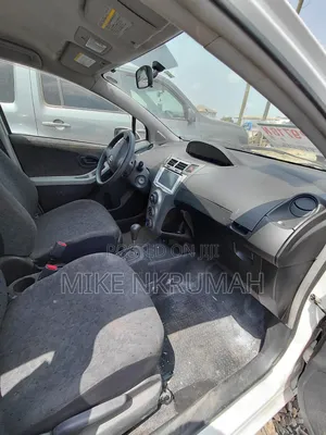 Toyota Vitz 2010 White