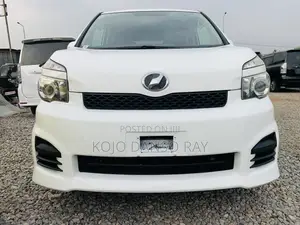 Toyota Voxy 2010 White