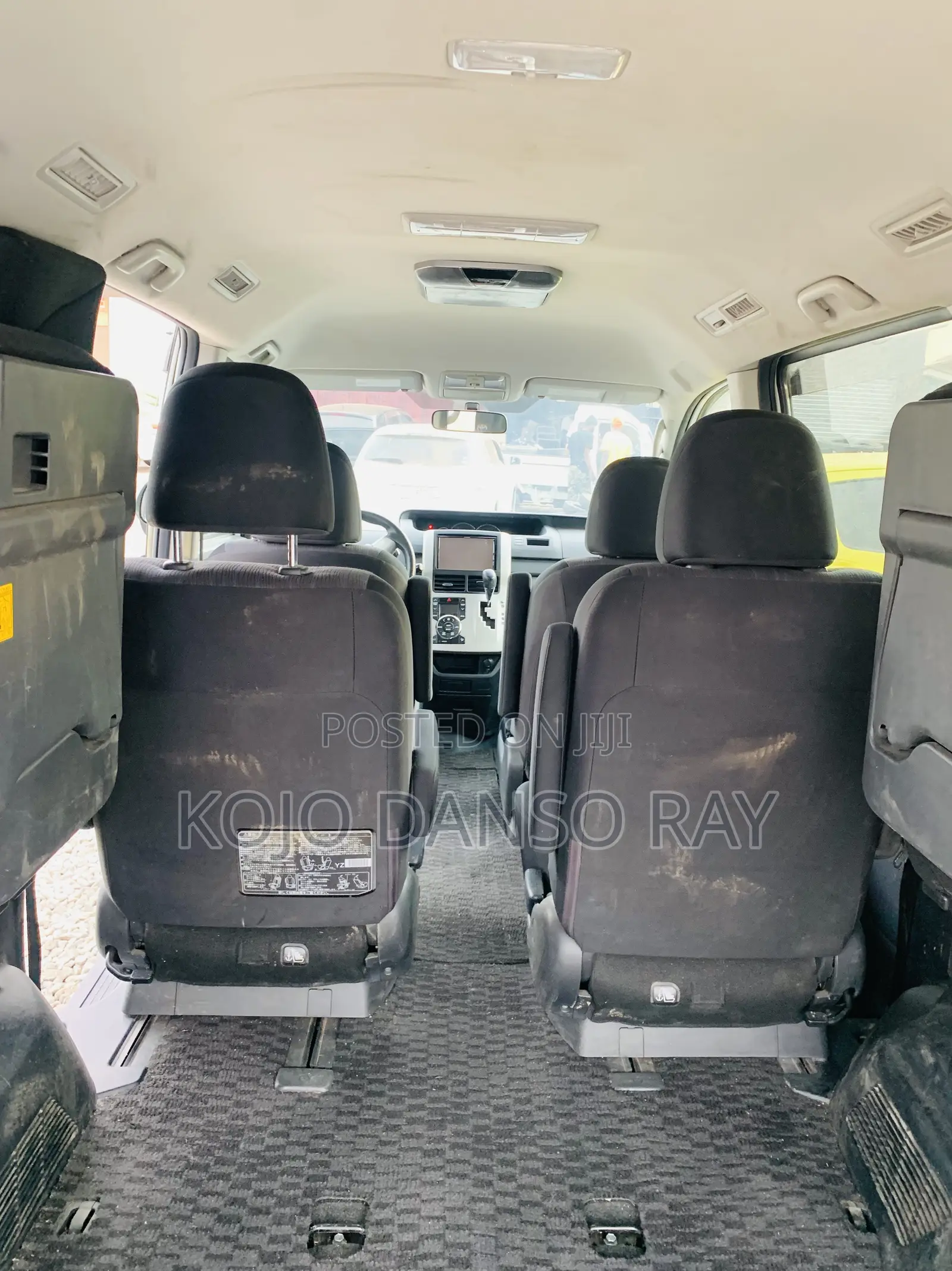 Toyota Voxy 2010 White