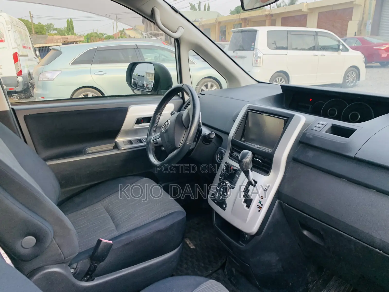 Toyota Voxy 2010 White