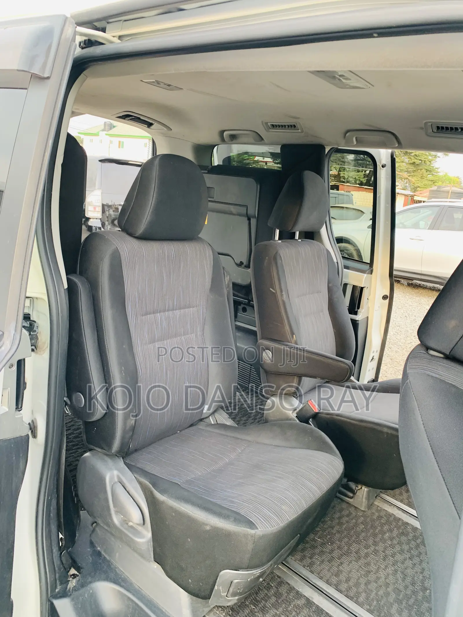 Toyota Voxy 2010 White