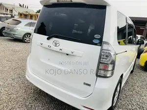 Toyota Voxy 2010 White