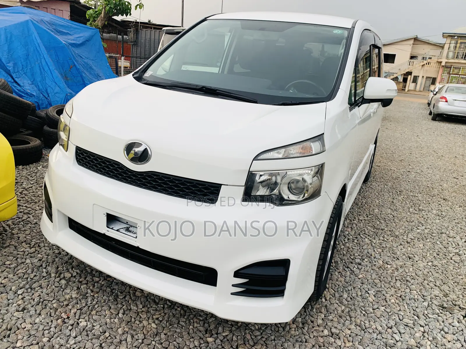 Toyota Voxy 2010 White