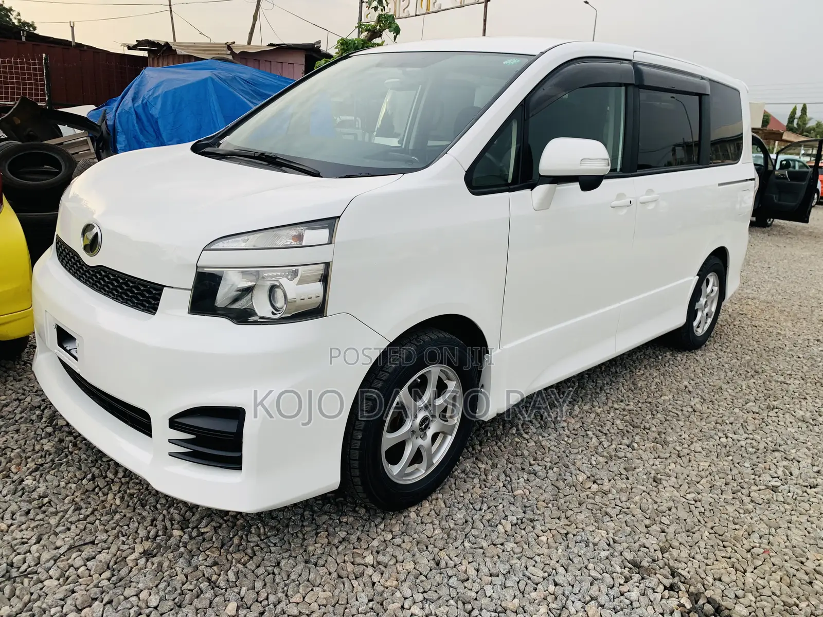 Toyota Voxy 2010 White