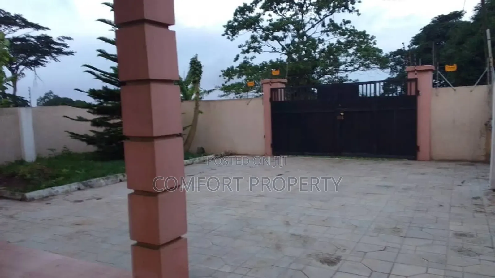 2bdrm House in Helping Hand, Akuapim North for sale
