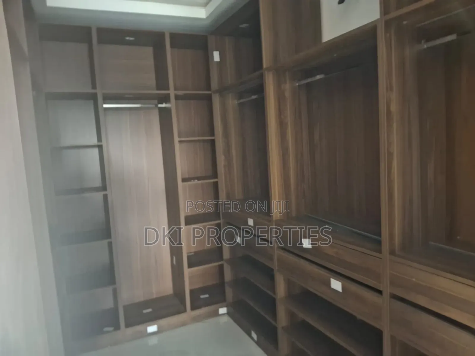 5bdrm House in Dki Properties, East Legon for sale