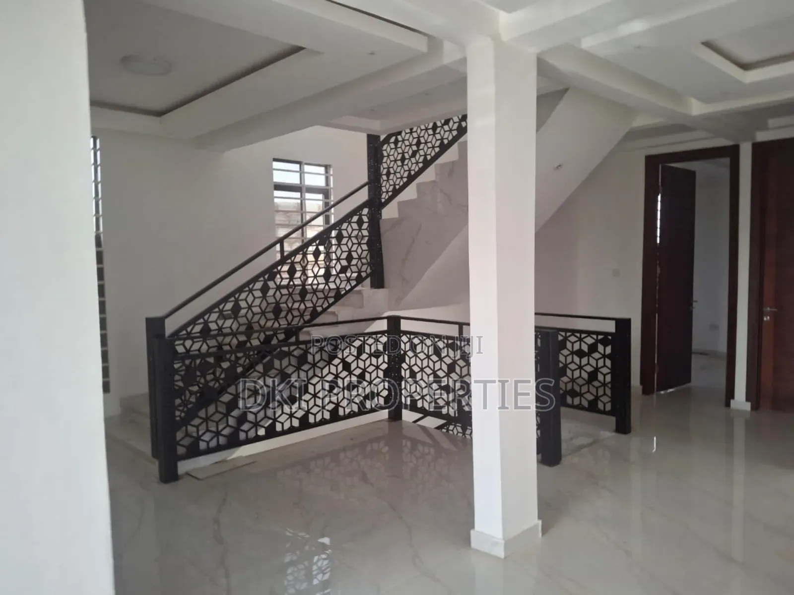 5bdrm House in Dki Properties, East Legon for sale