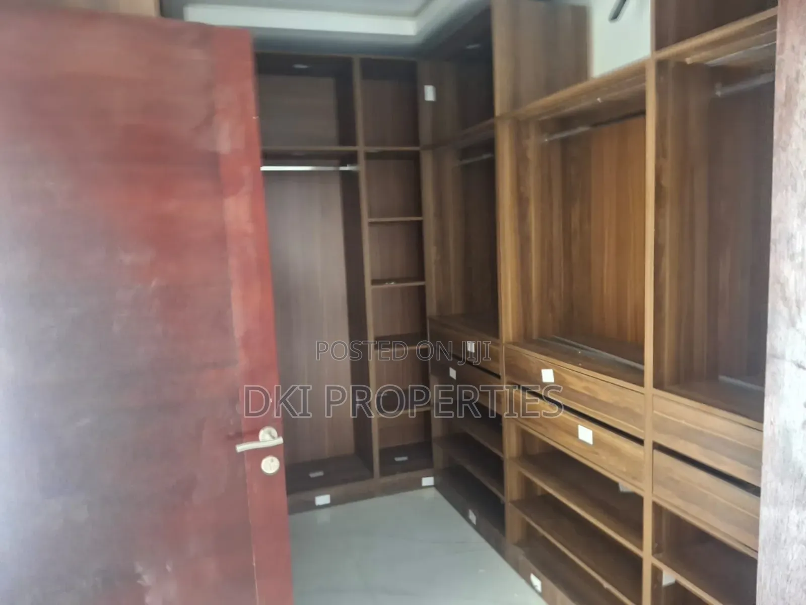 5bdrm House in Dki Properties, East Legon for sale