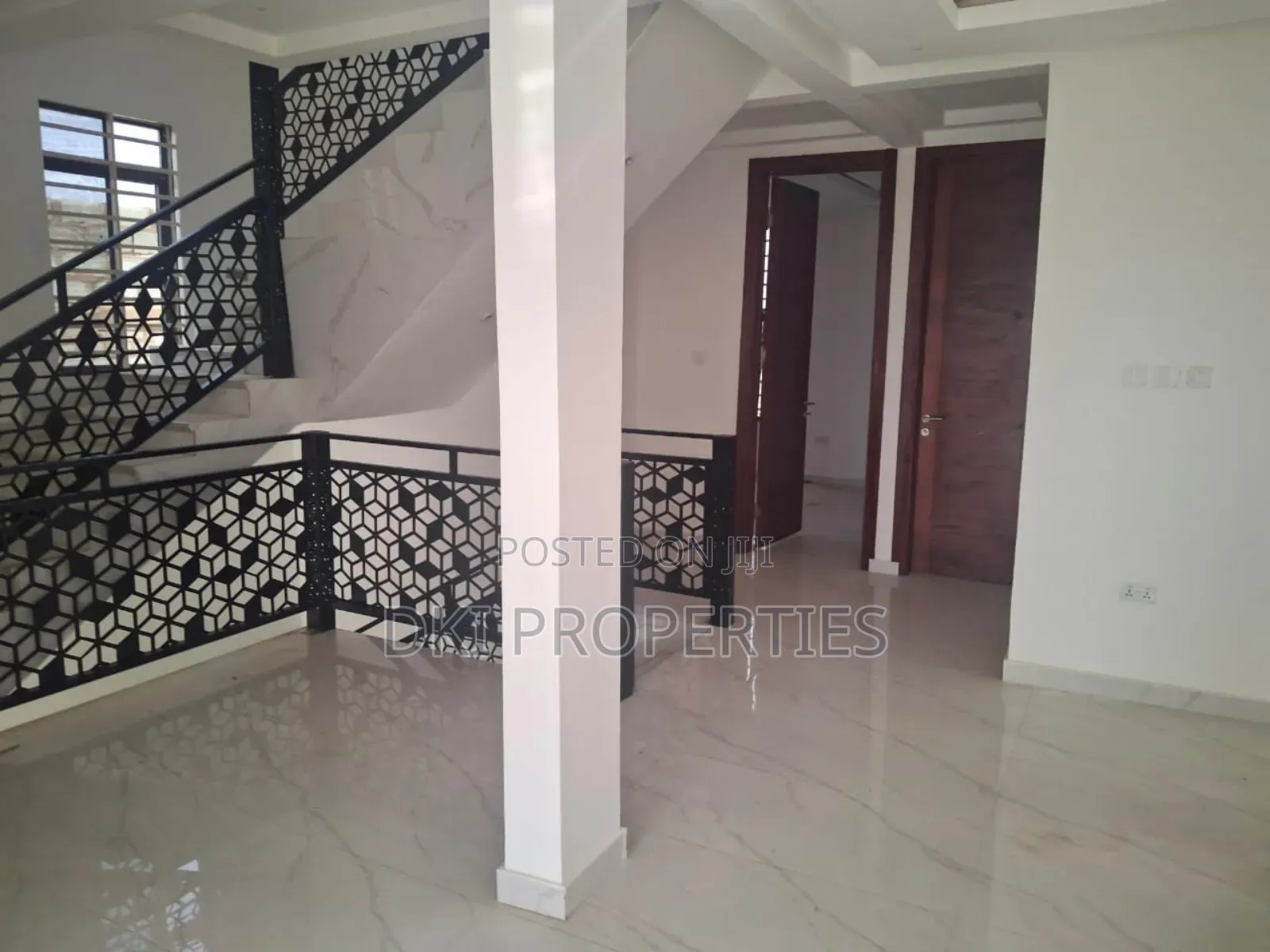 5bdrm House in Dki Properties, East Legon for sale