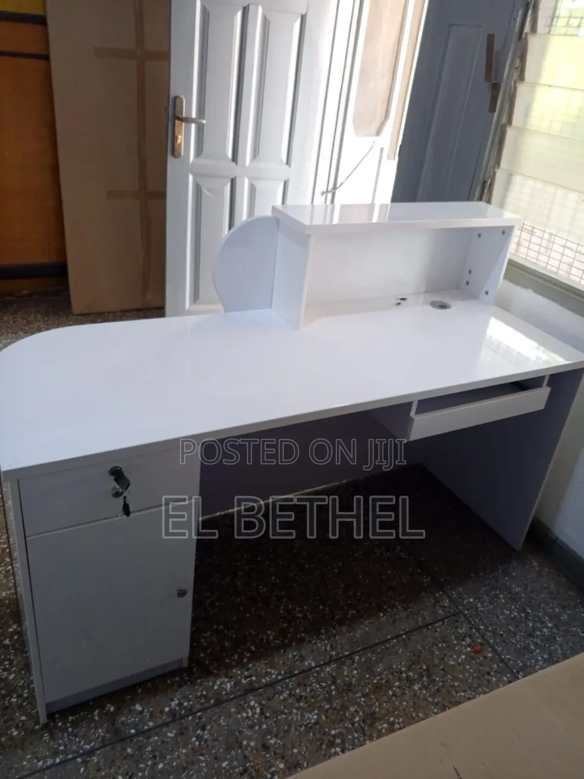 Reception Desk With Viewing Side Mirror a Crest Light
